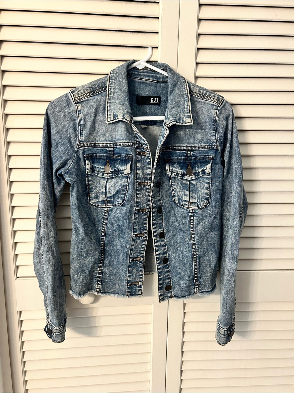 Kut from the Kloth classic Kara Blue Denim Jacket - Women's Casual Trucker - Picture 6 of 11